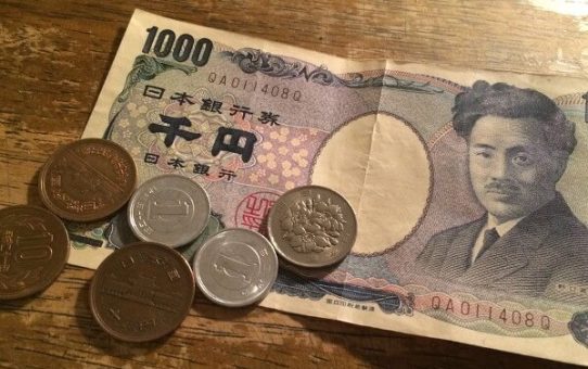 1000円札と小銭